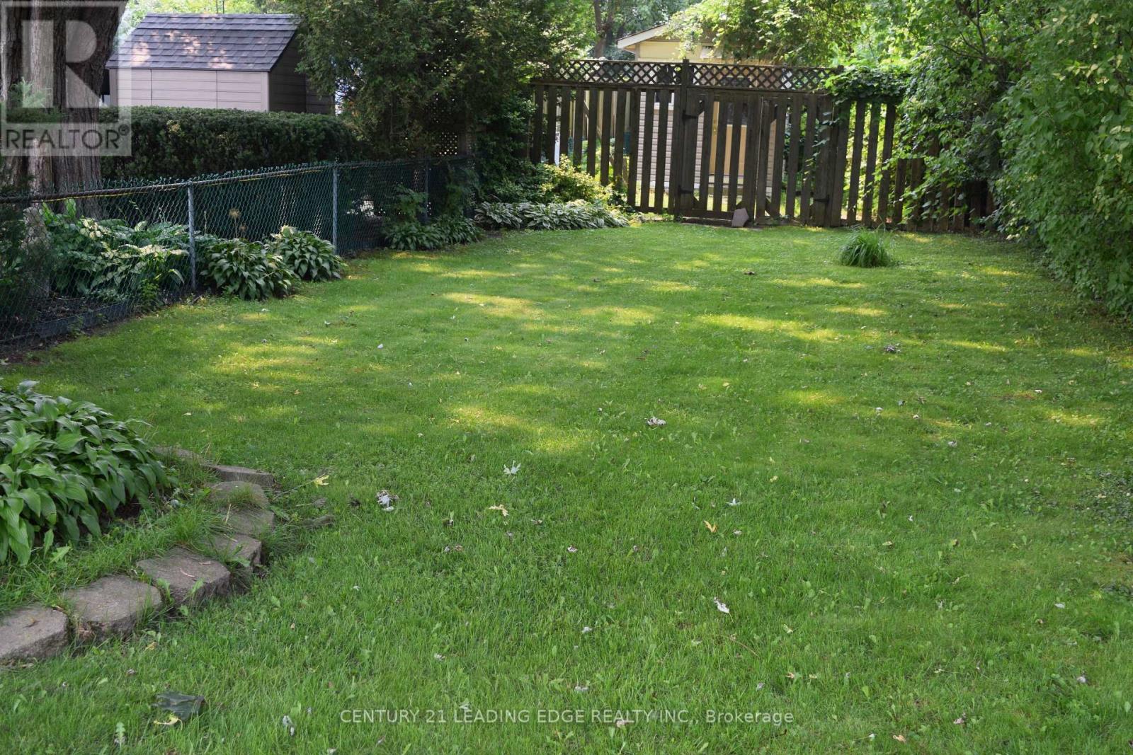 1128 VALLEY COURT N - 31