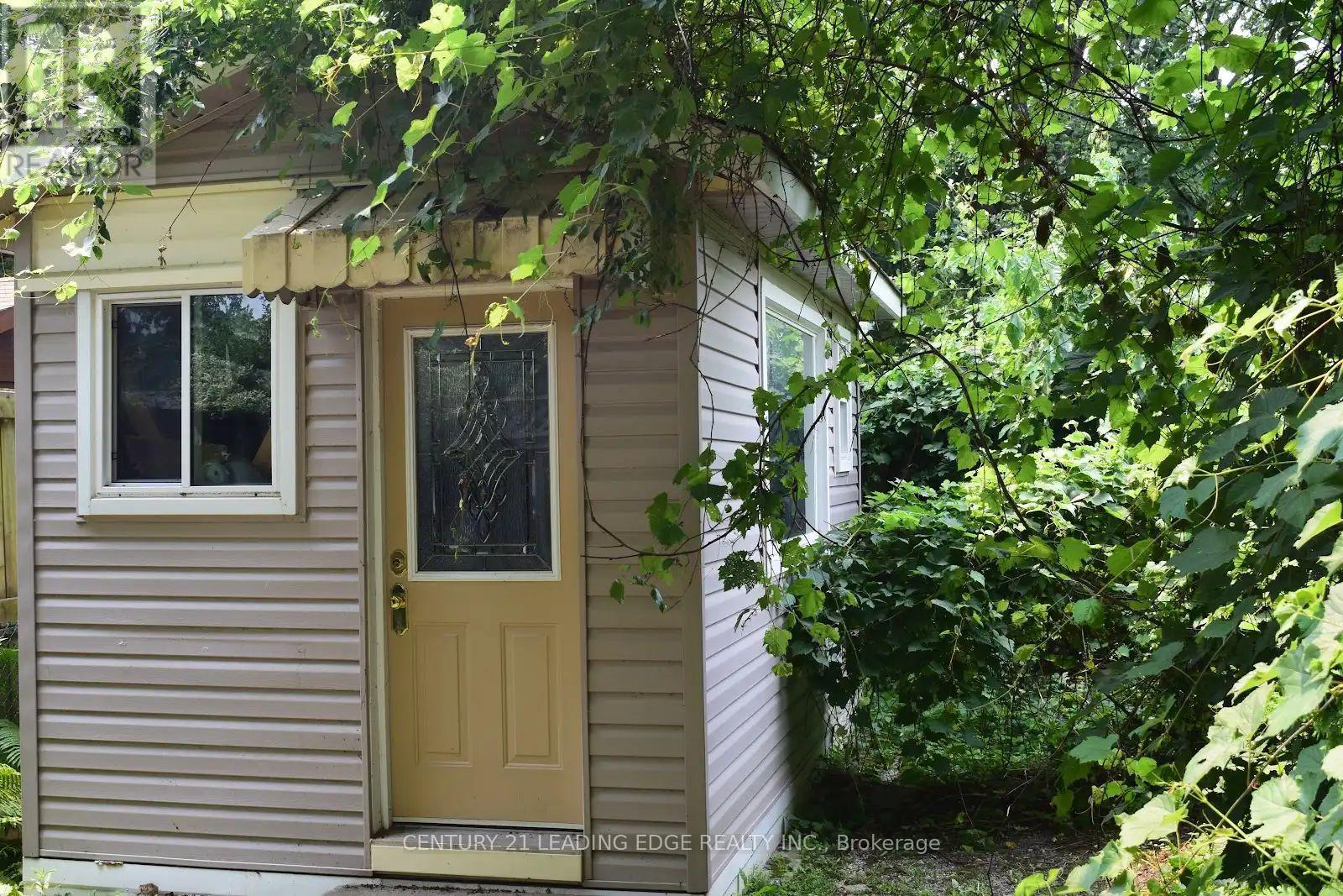 1128 VALLEY COURT N - 33