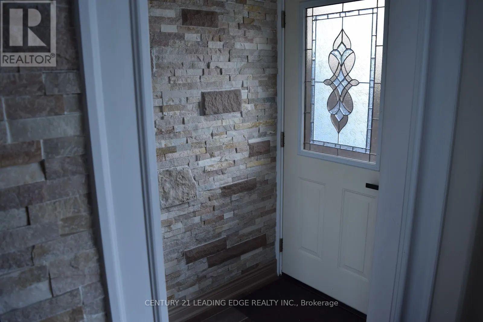 1128 VALLEY COURT N - Image 7