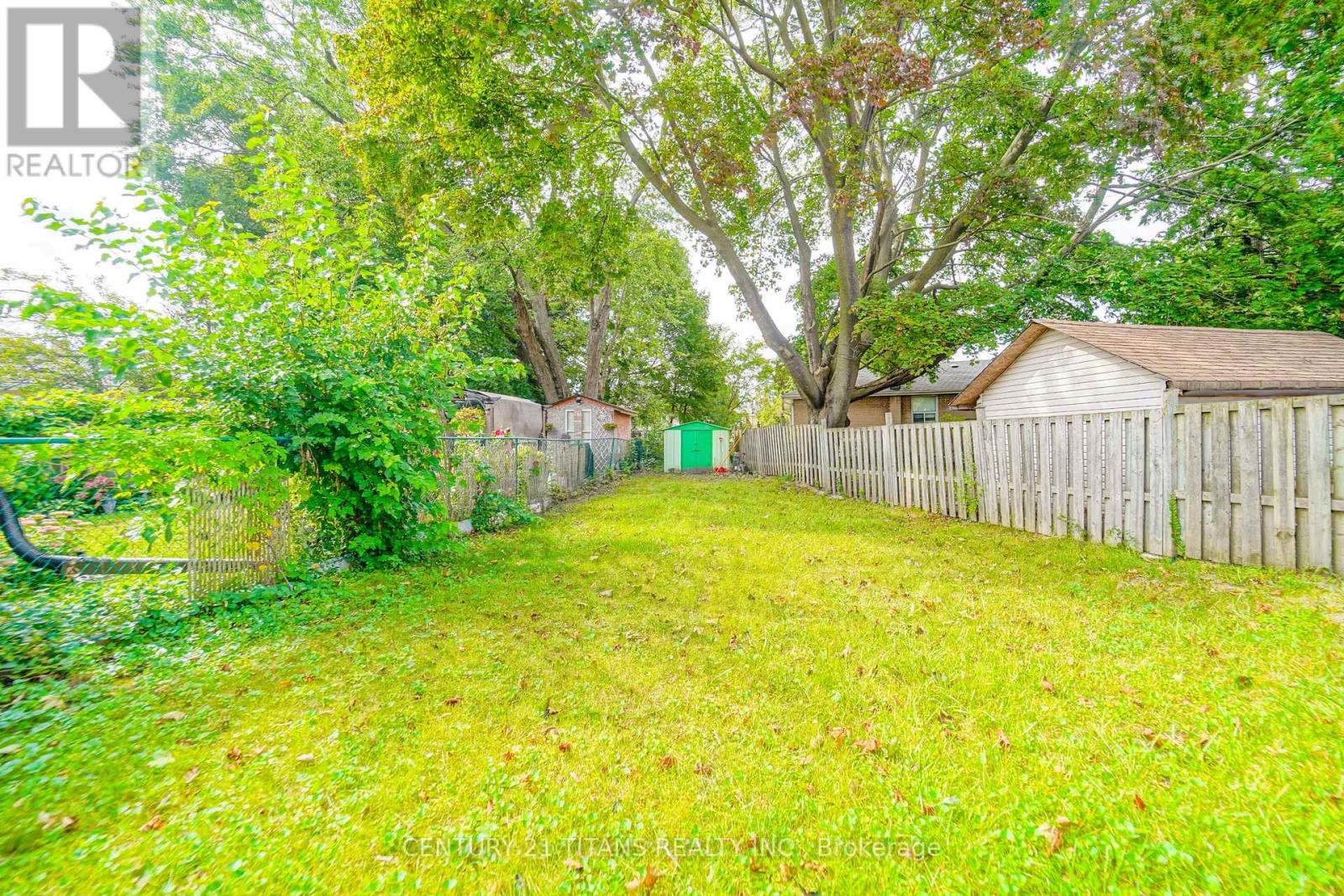 42 PIXLEY CRESCENT - 10