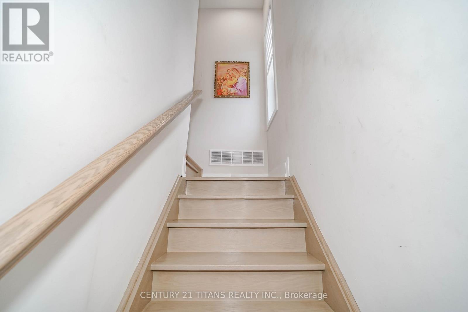 42 PIXLEY CRESCENT - 23