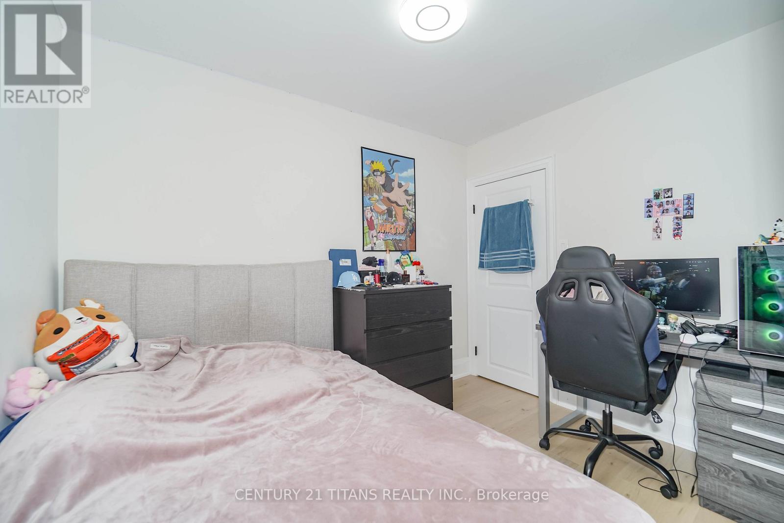 42 PIXLEY CRESCENT - 25