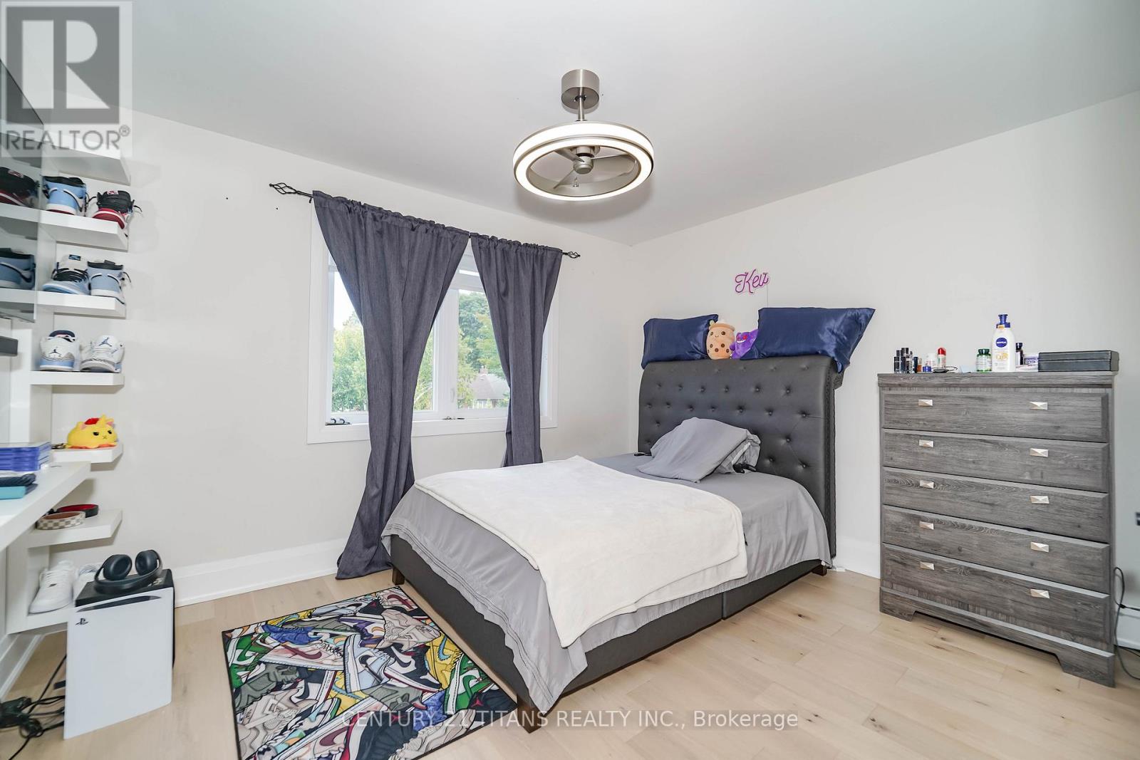42 PIXLEY CRESCENT - 26