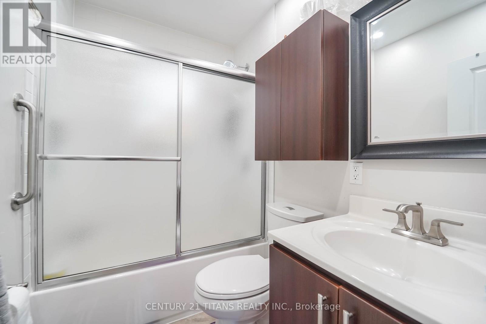 42 PIXLEY CRESCENT - 34