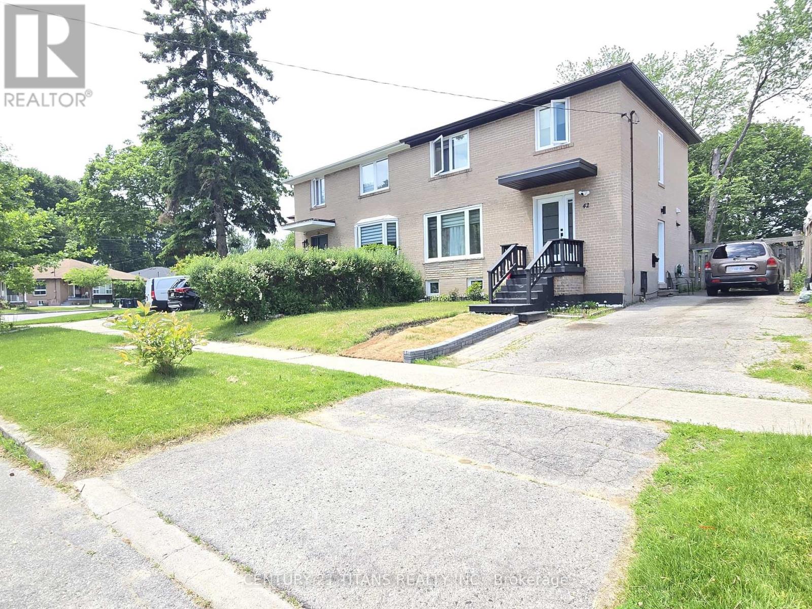 42 PIXLEY CRESCENT - 5
