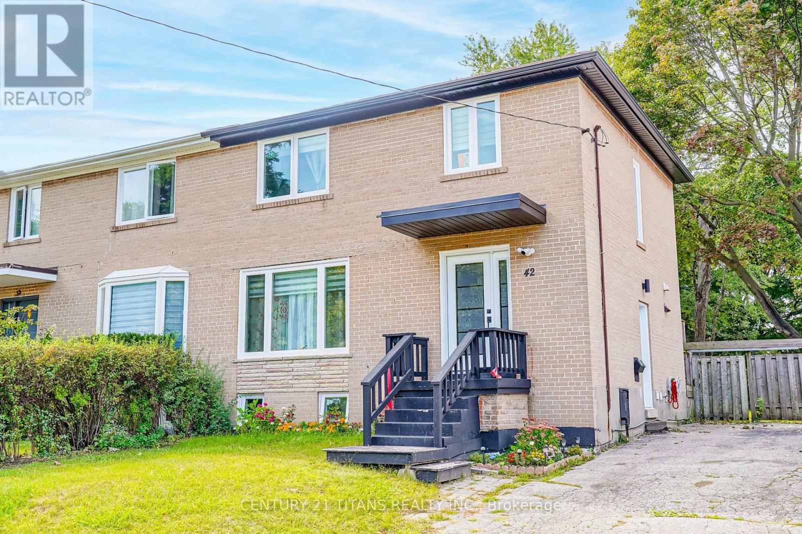 42 PIXLEY CRESCENT - 6