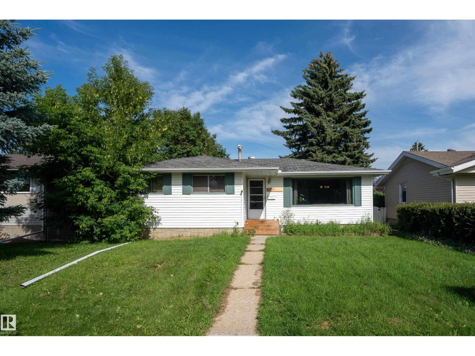 5307 105 ST NW - 1