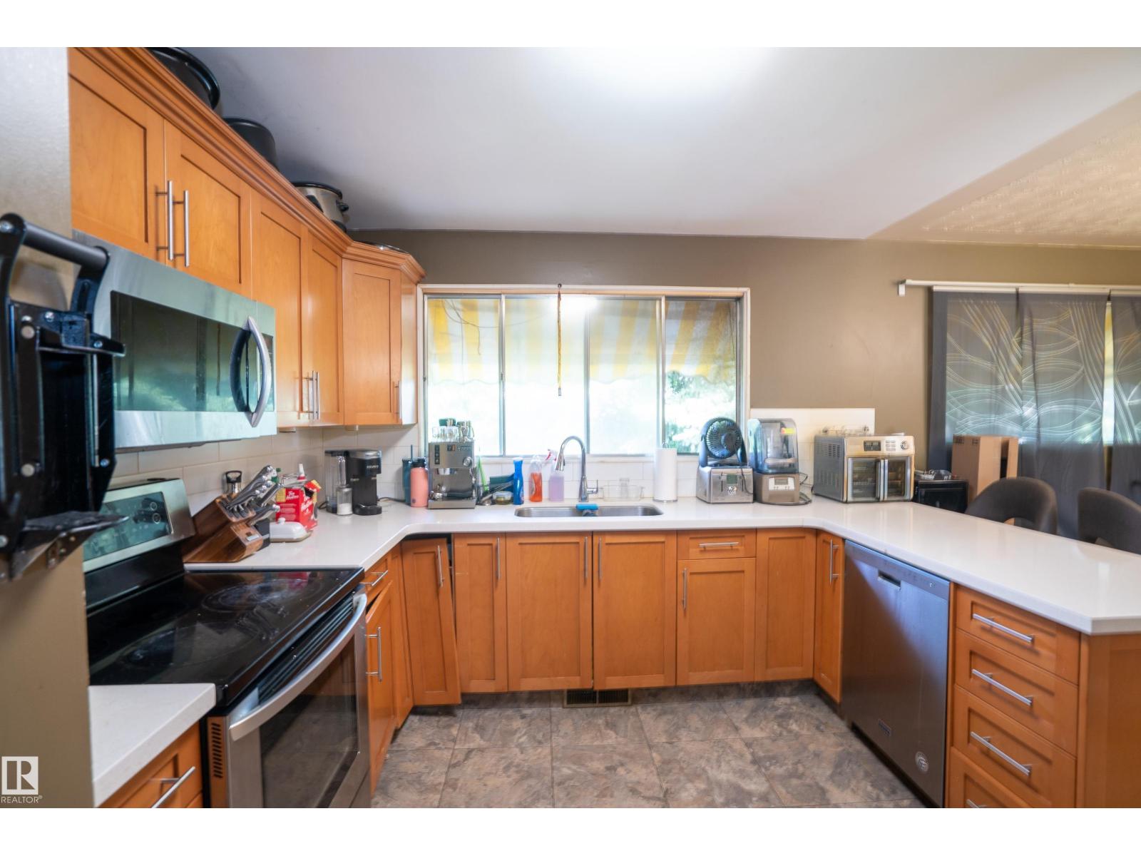 5307 105 ST NW - 10