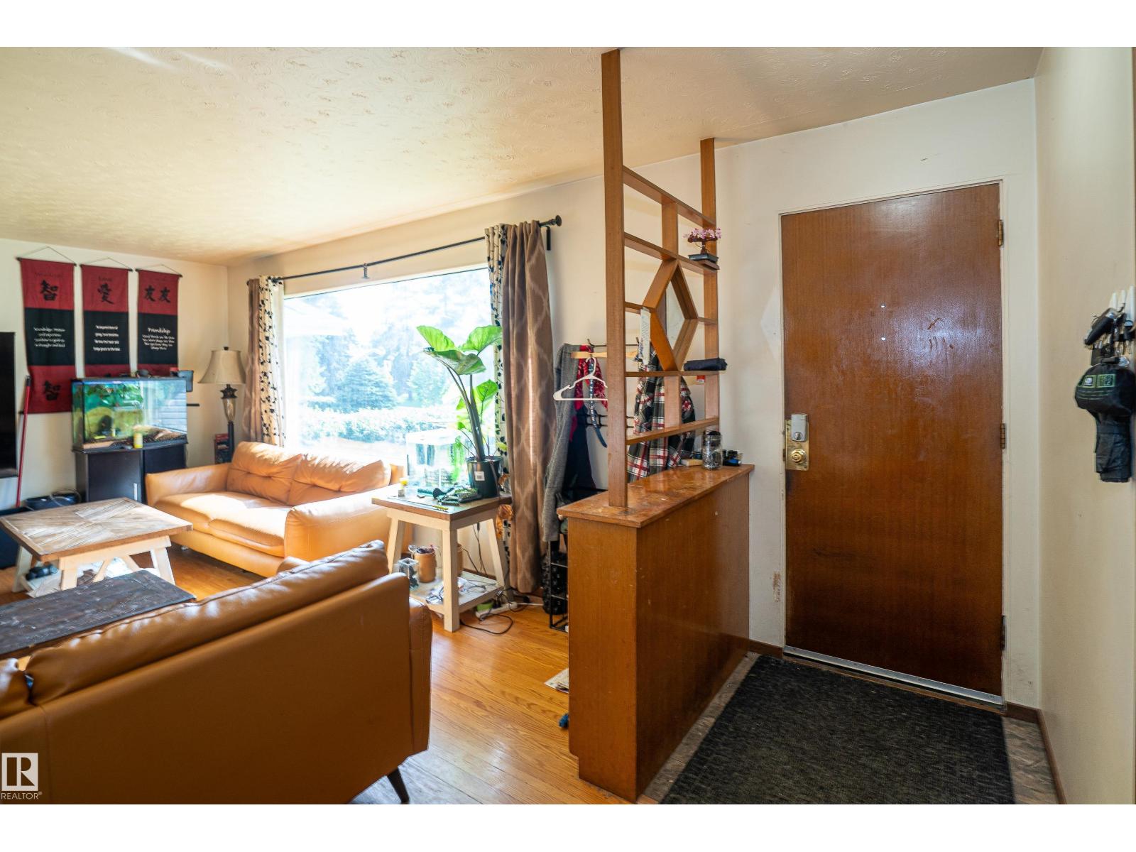 5307 105 ST NW - 11