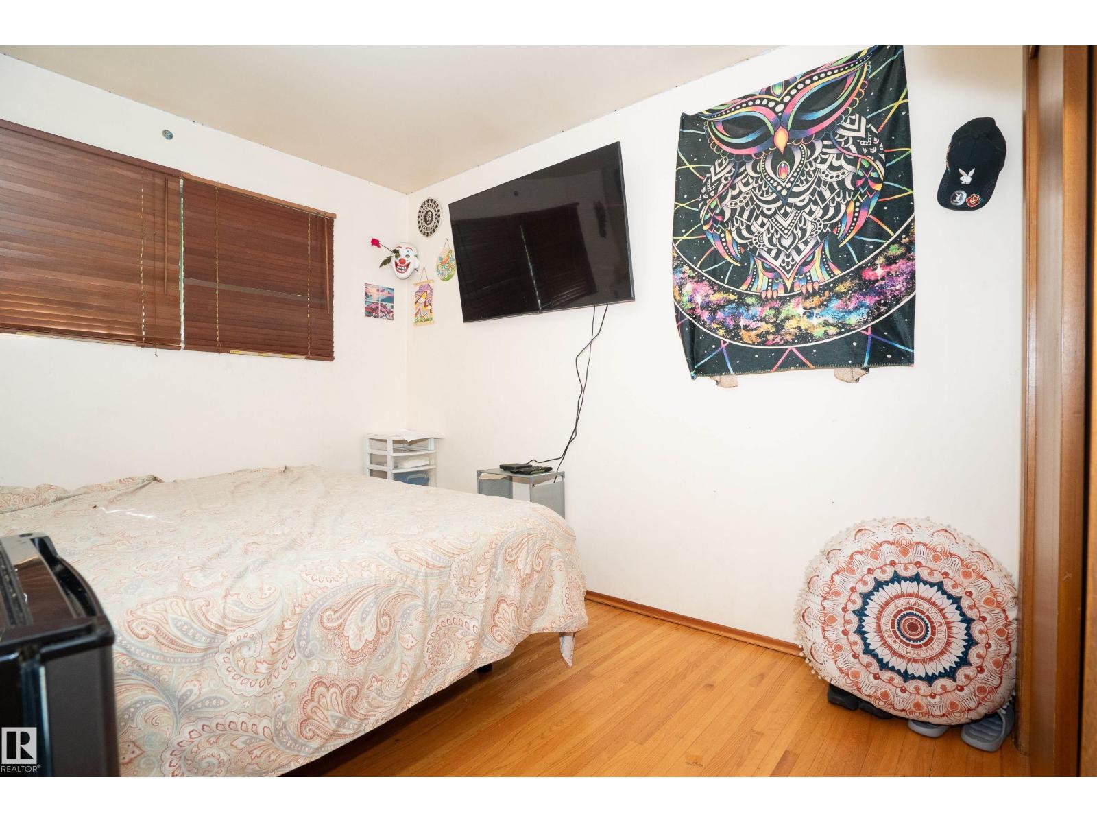 5307 105 ST NW - 13