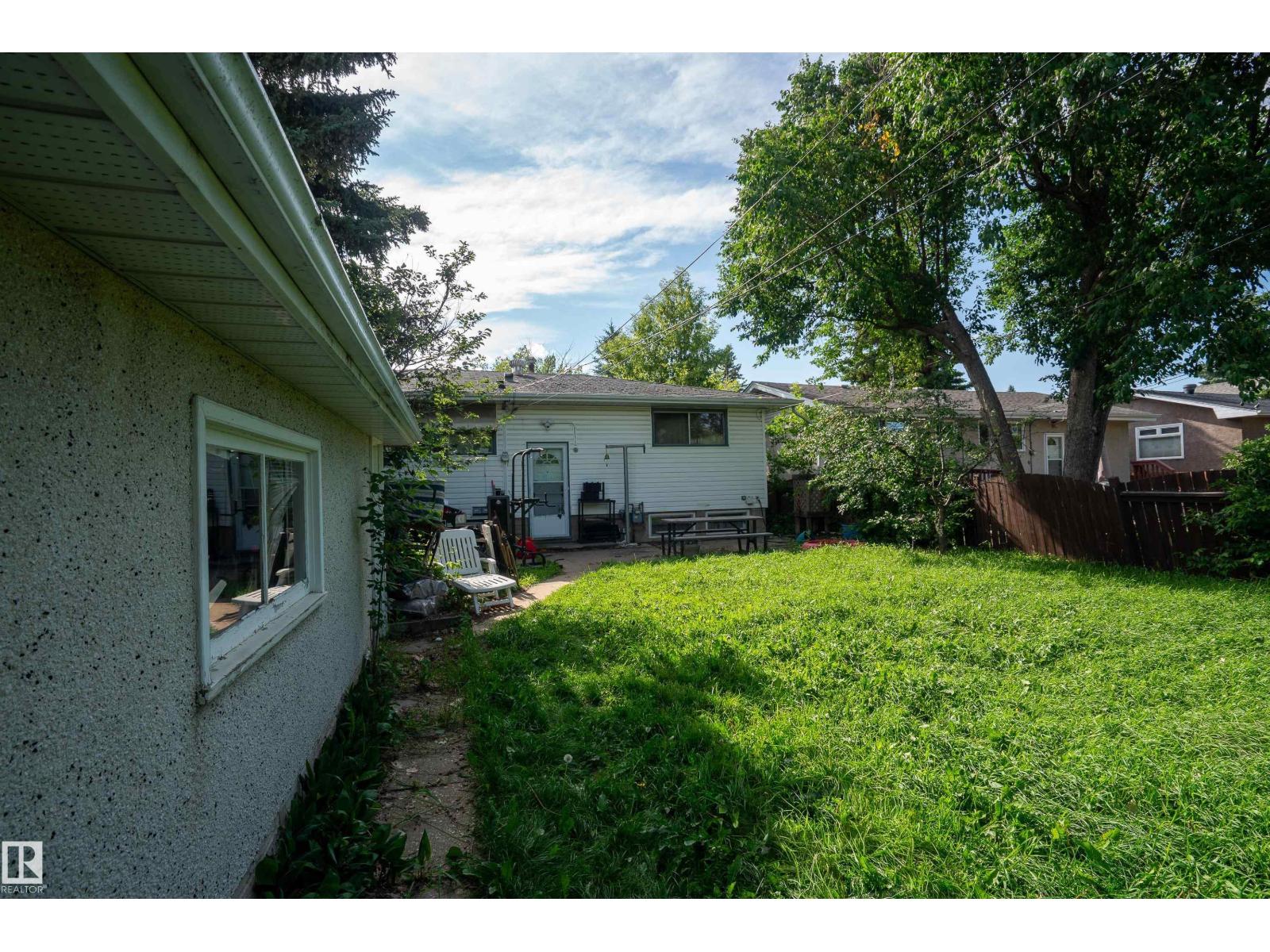 5307 105 ST NW - 5