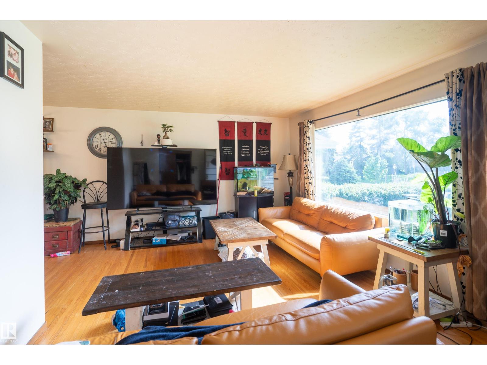 5307 105 ST NW - 7