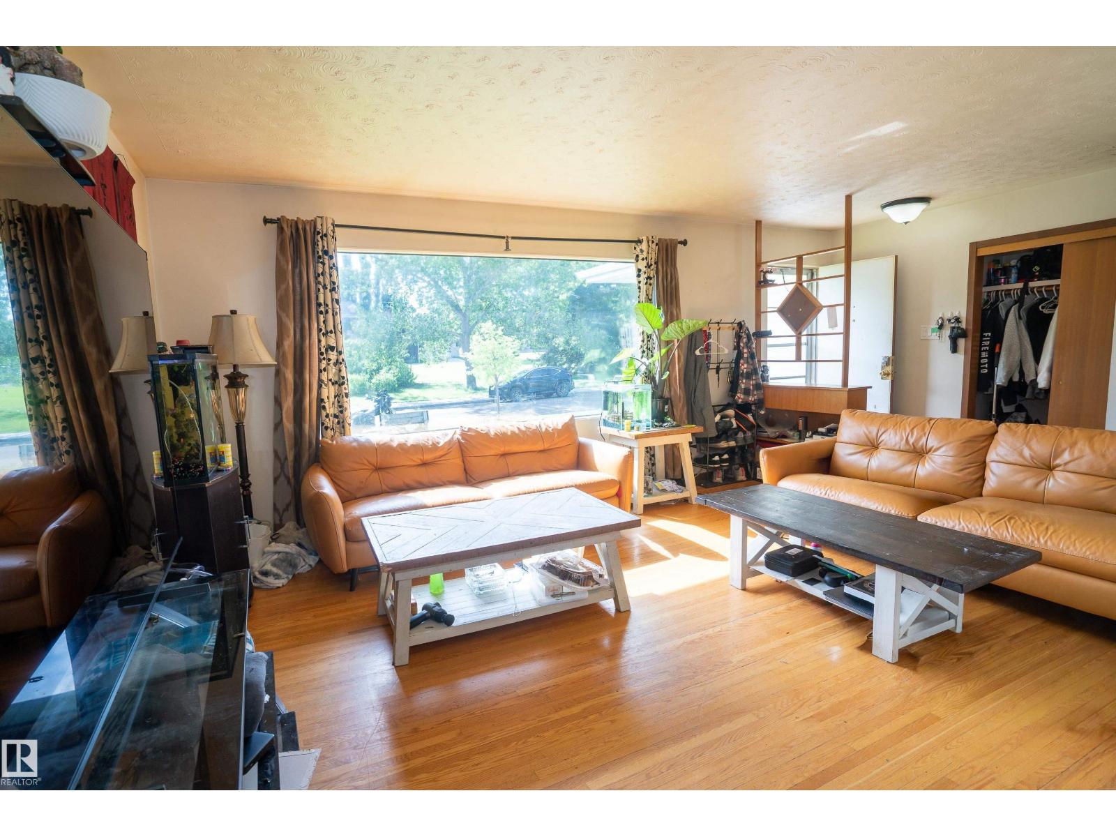 5307 105 ST NW - 8