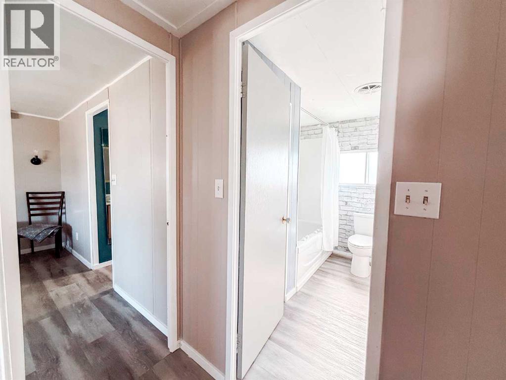 4540 48 Street - 32