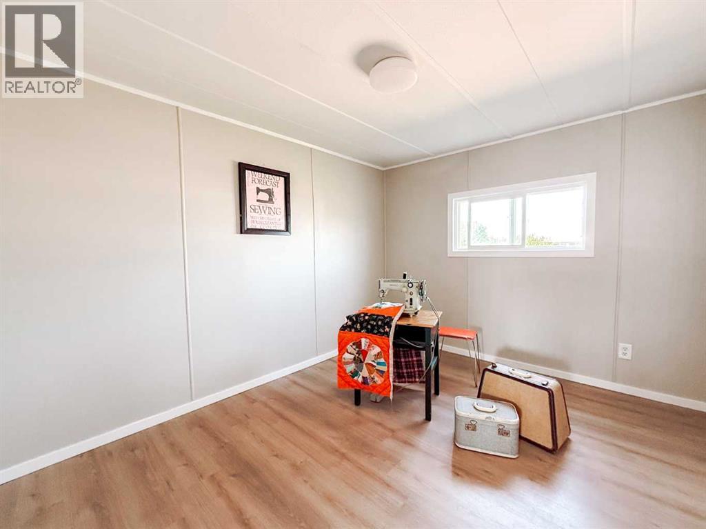 4540 48 Street - 28
