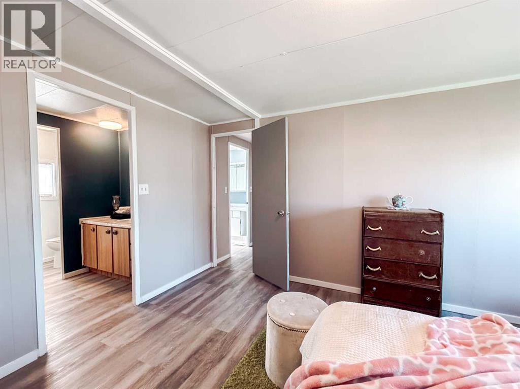 4540 48 Street - 40