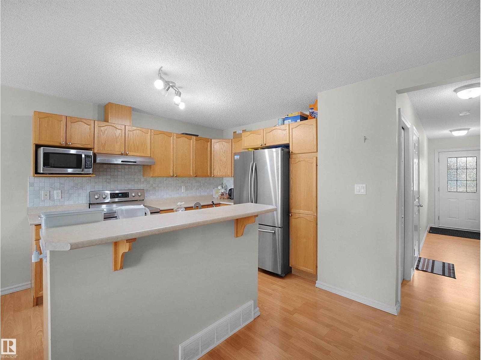 8111 7 AV SW SW - 12