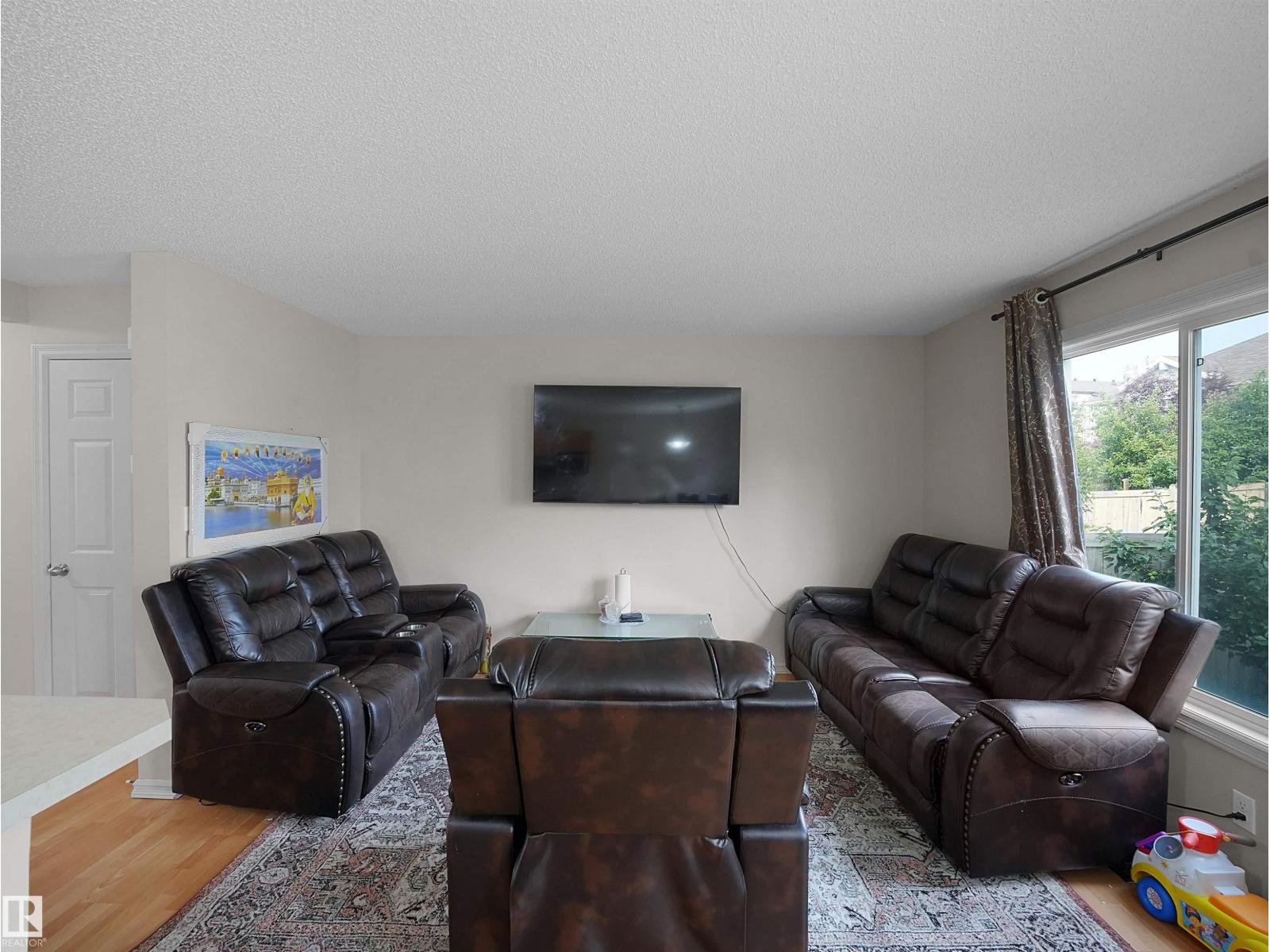 8111 7 AV SW SW - 20