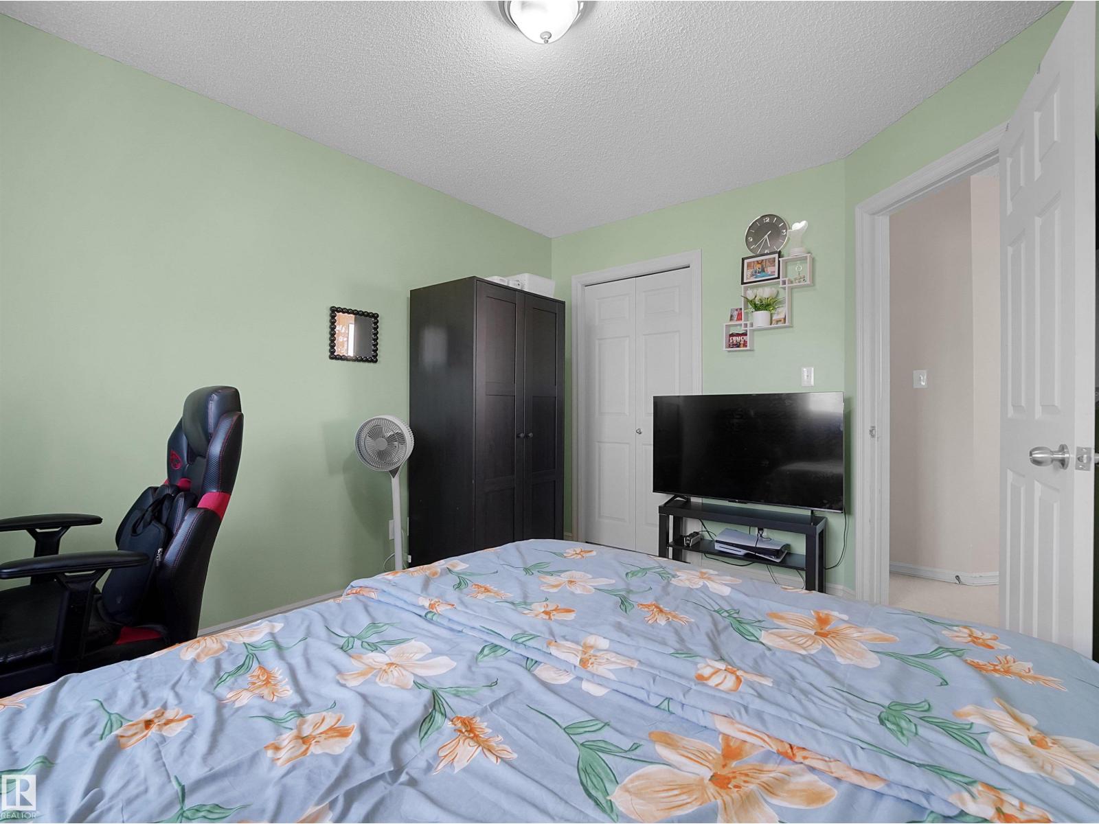 8111 7 AV SW SW - 25