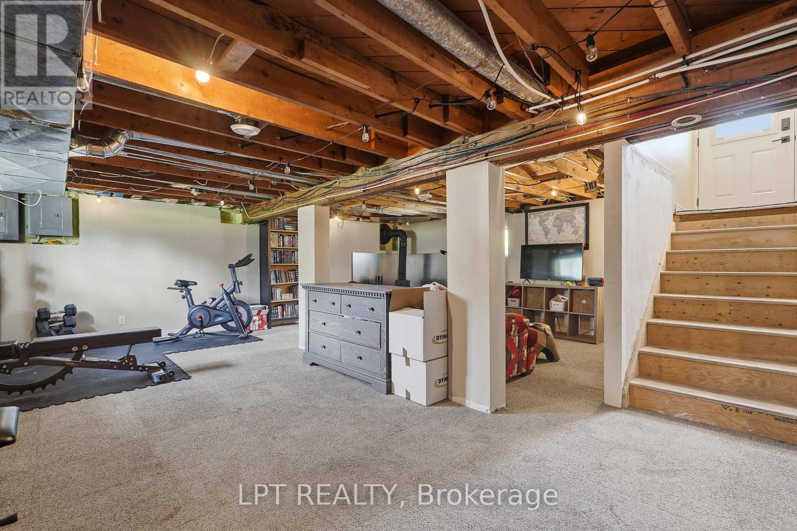 1467 MEADOW ROAD N - 23