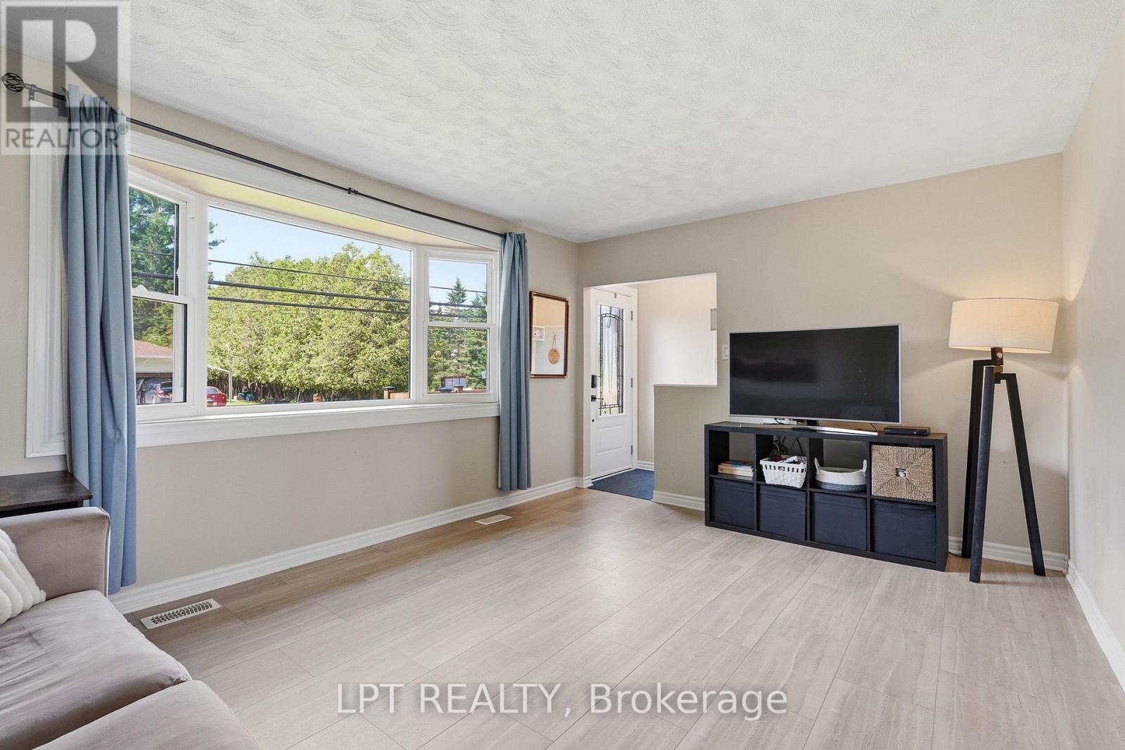 1467 MEADOW ROAD N - 7