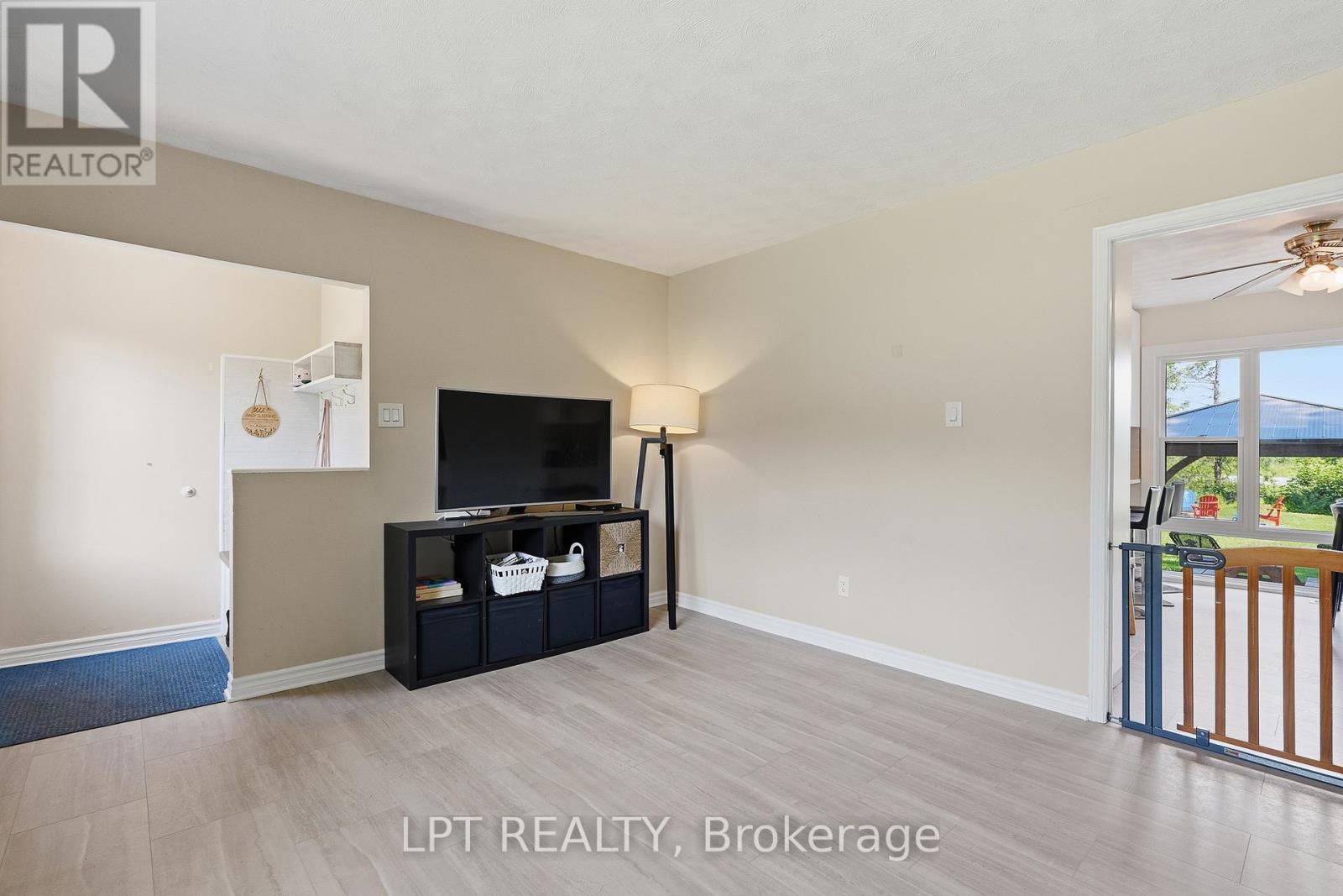 1467 MEADOW ROAD N - 8