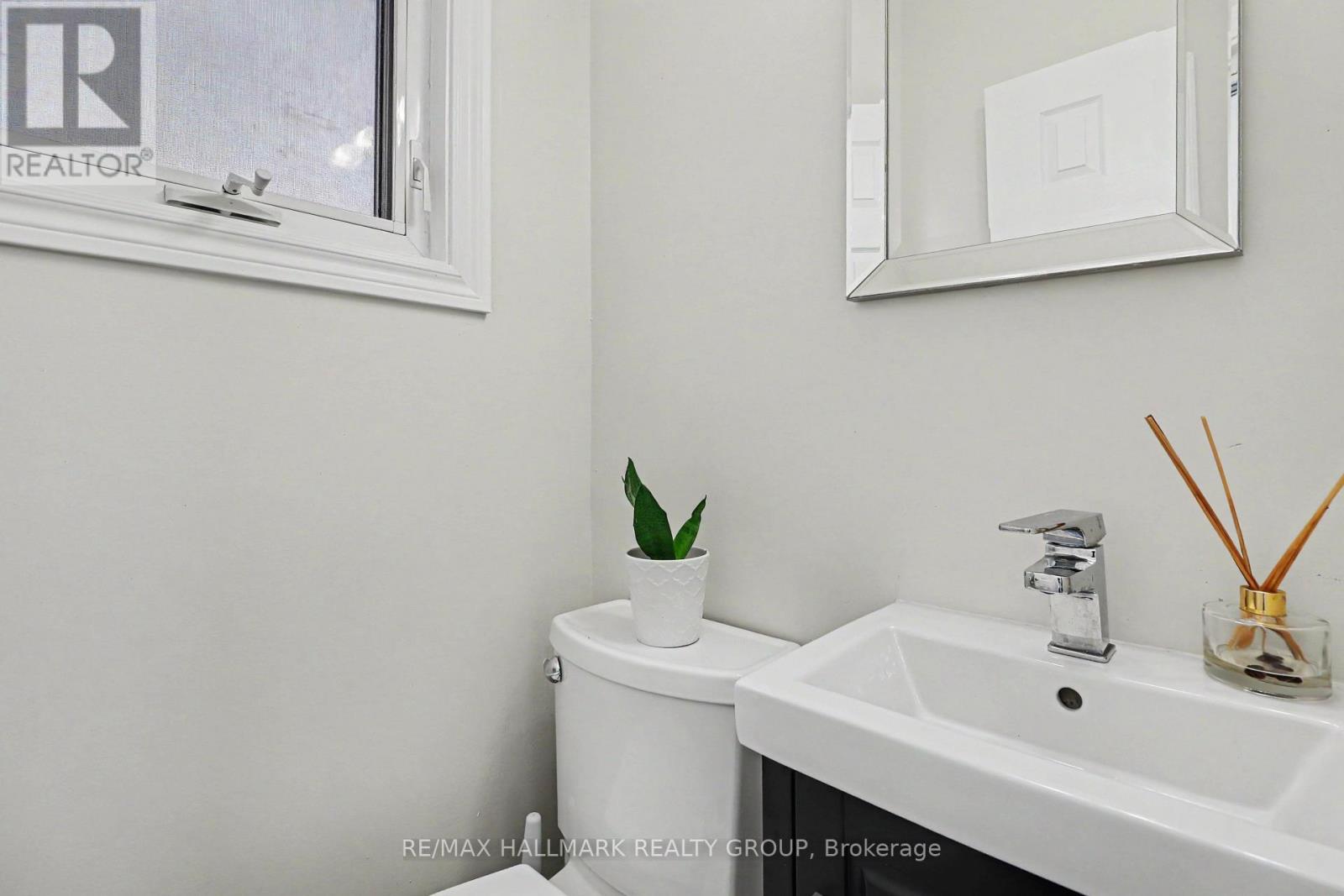 Condos for Sale in Ottawa – 138 HAMILTON AVENUE N, Ottawa – By Peter Sagos - Image 11