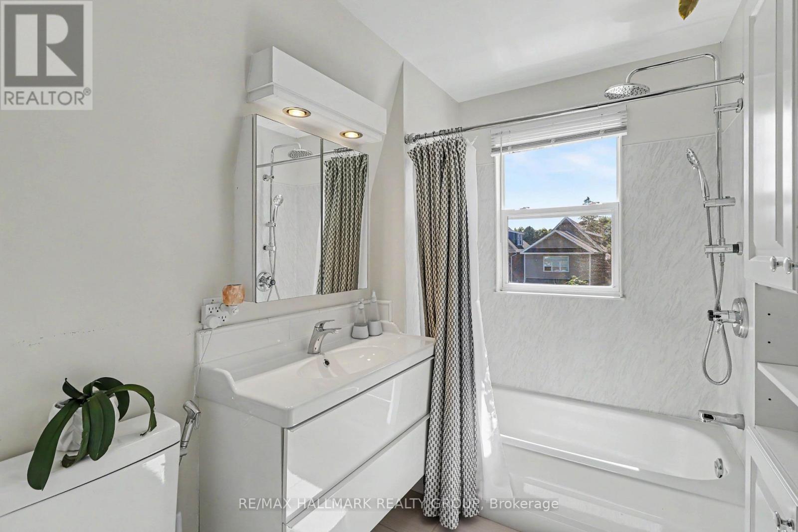 Condos for Sale in Ottawa – 138 HAMILTON AVENUE N, Ottawa – By Peter Sagos - Image 15