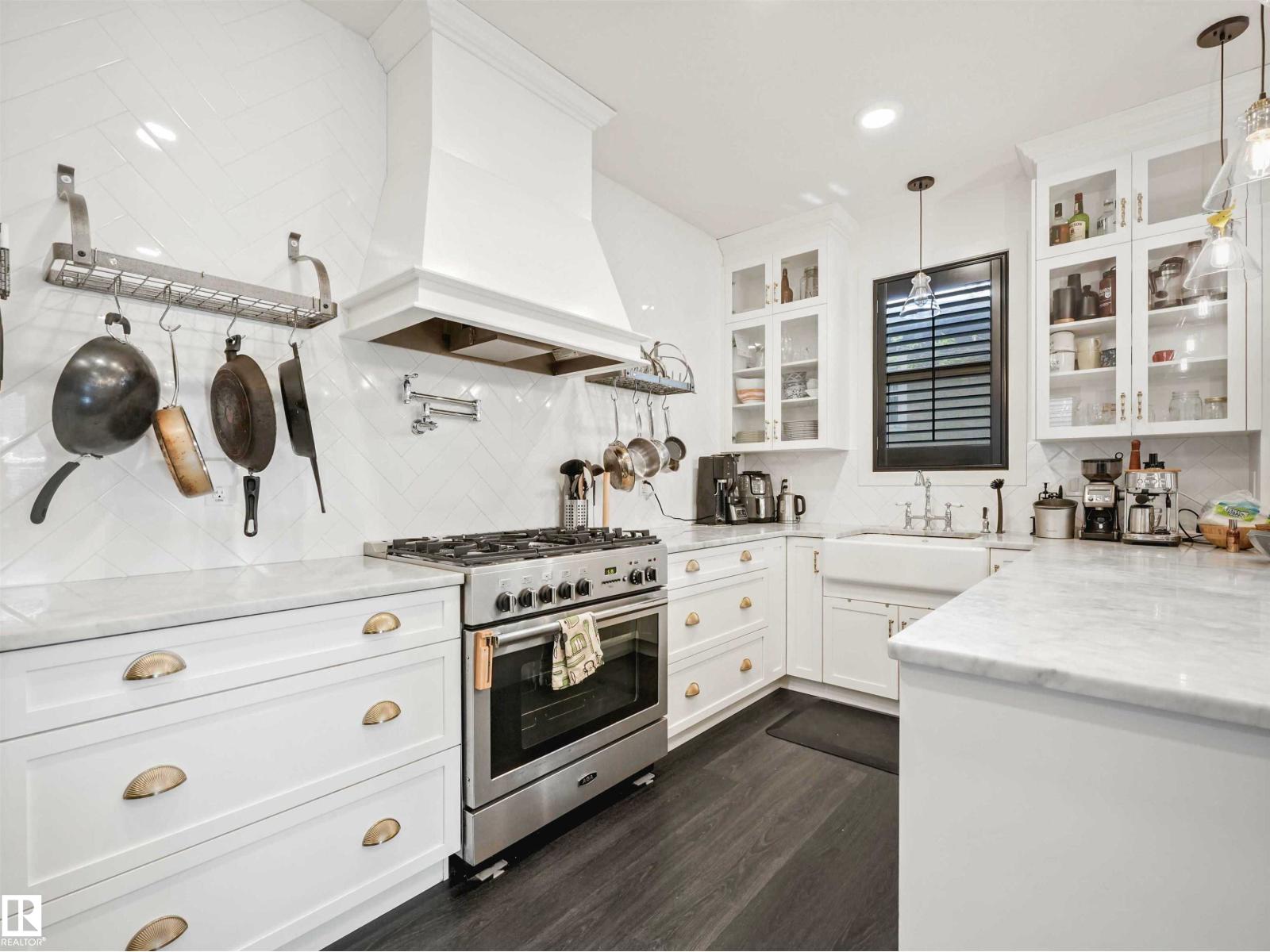 6420 106 ST NW - 10