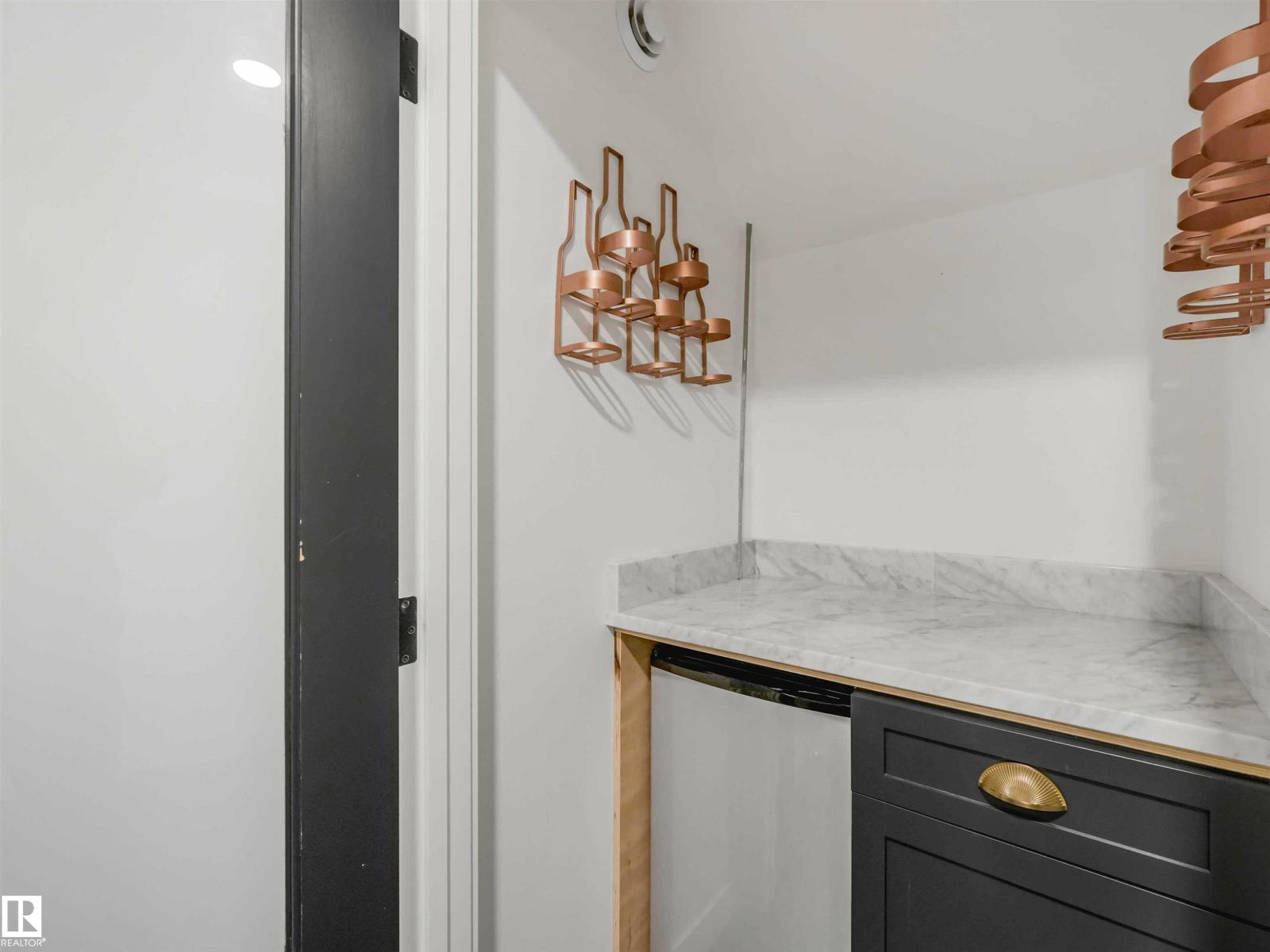 6420 106 ST NW - 45