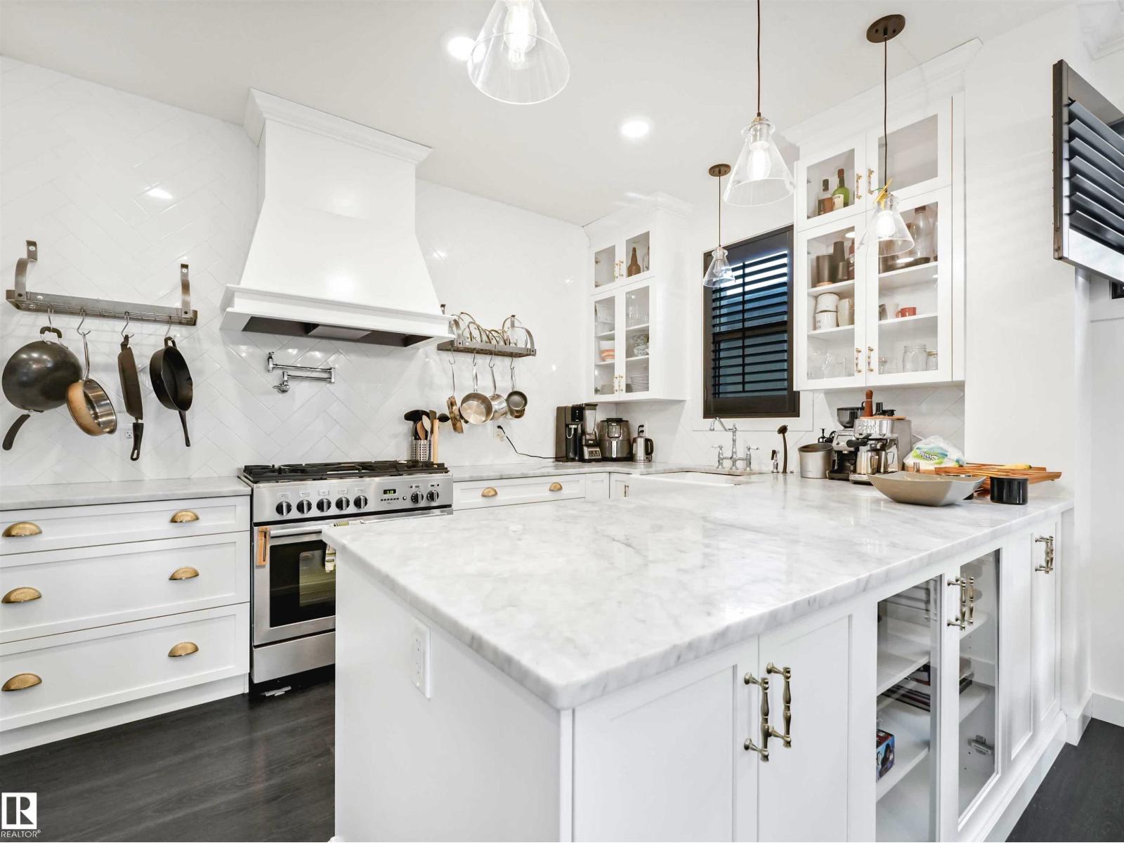 6420 106 ST NW - 9