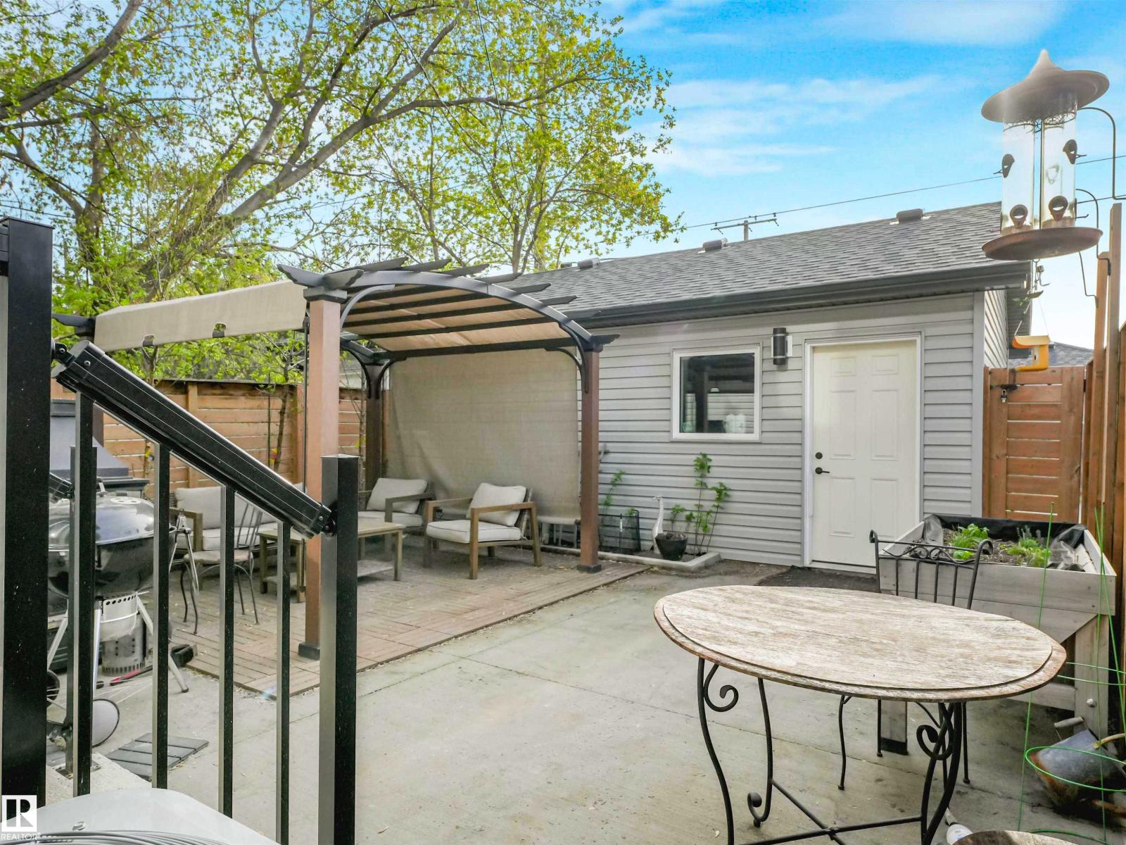 6420 106 ST NW - 22