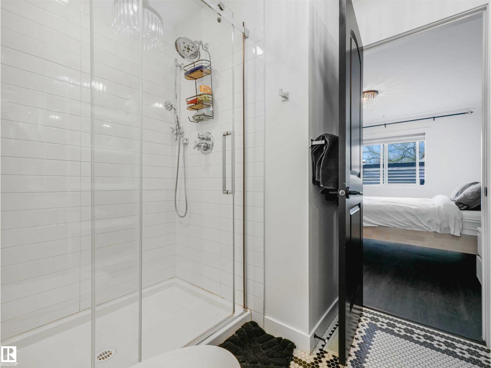 6420 106 ST NW - 30