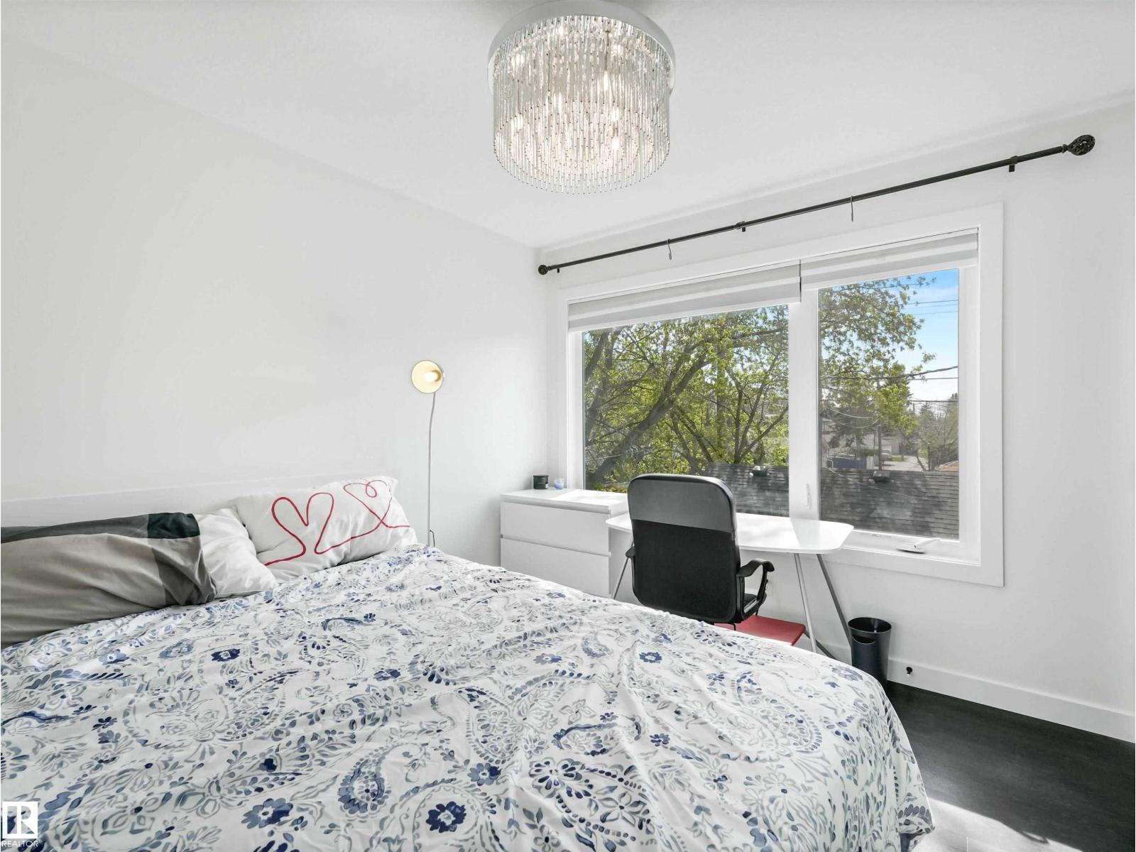 6420 106 ST NW - 32