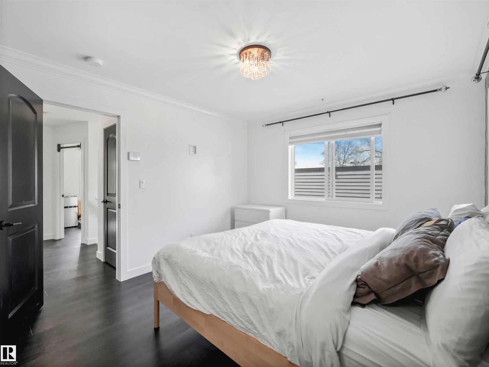 6420 106 ST NW - 26