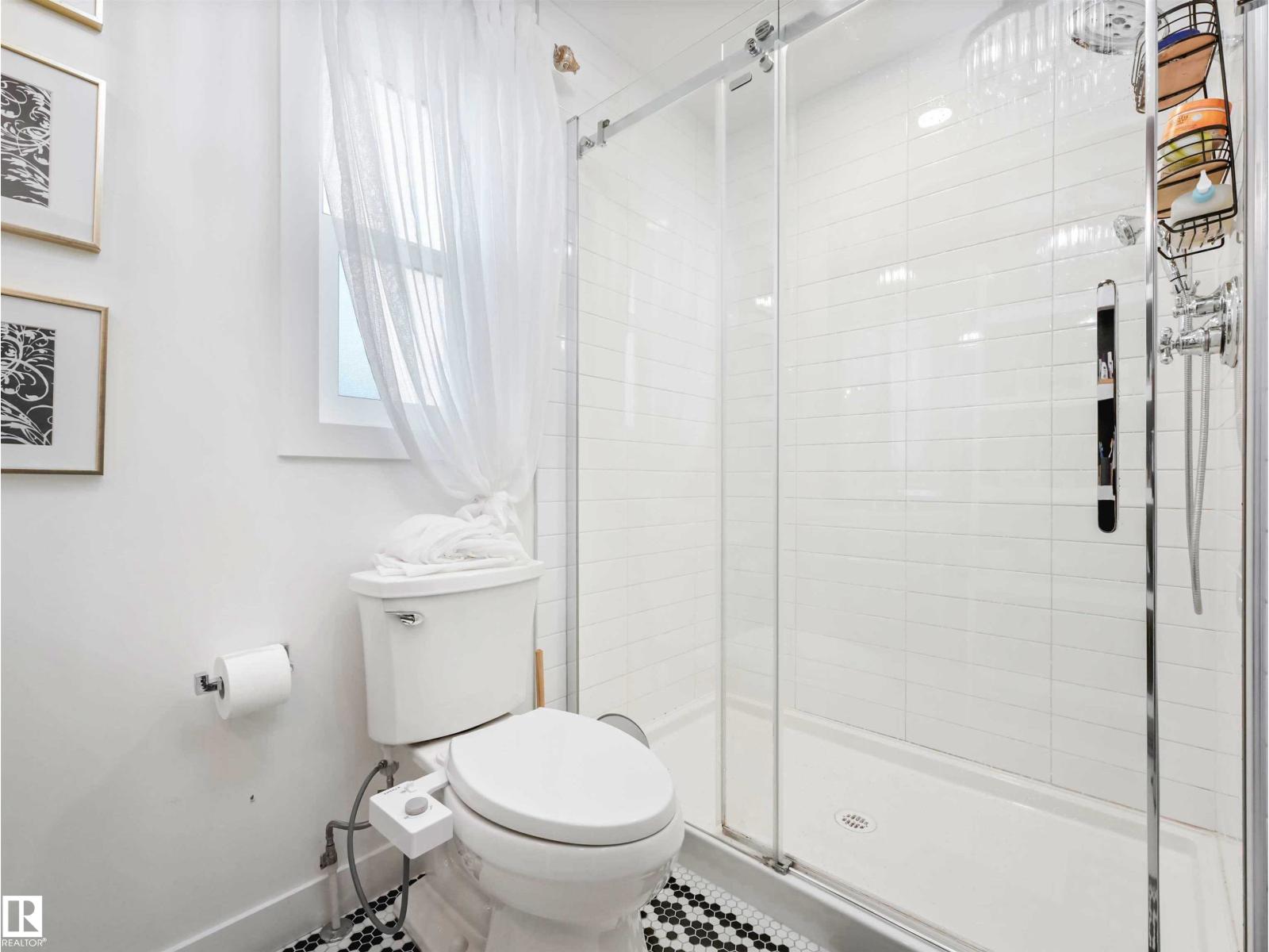6420 106 ST NW - 31