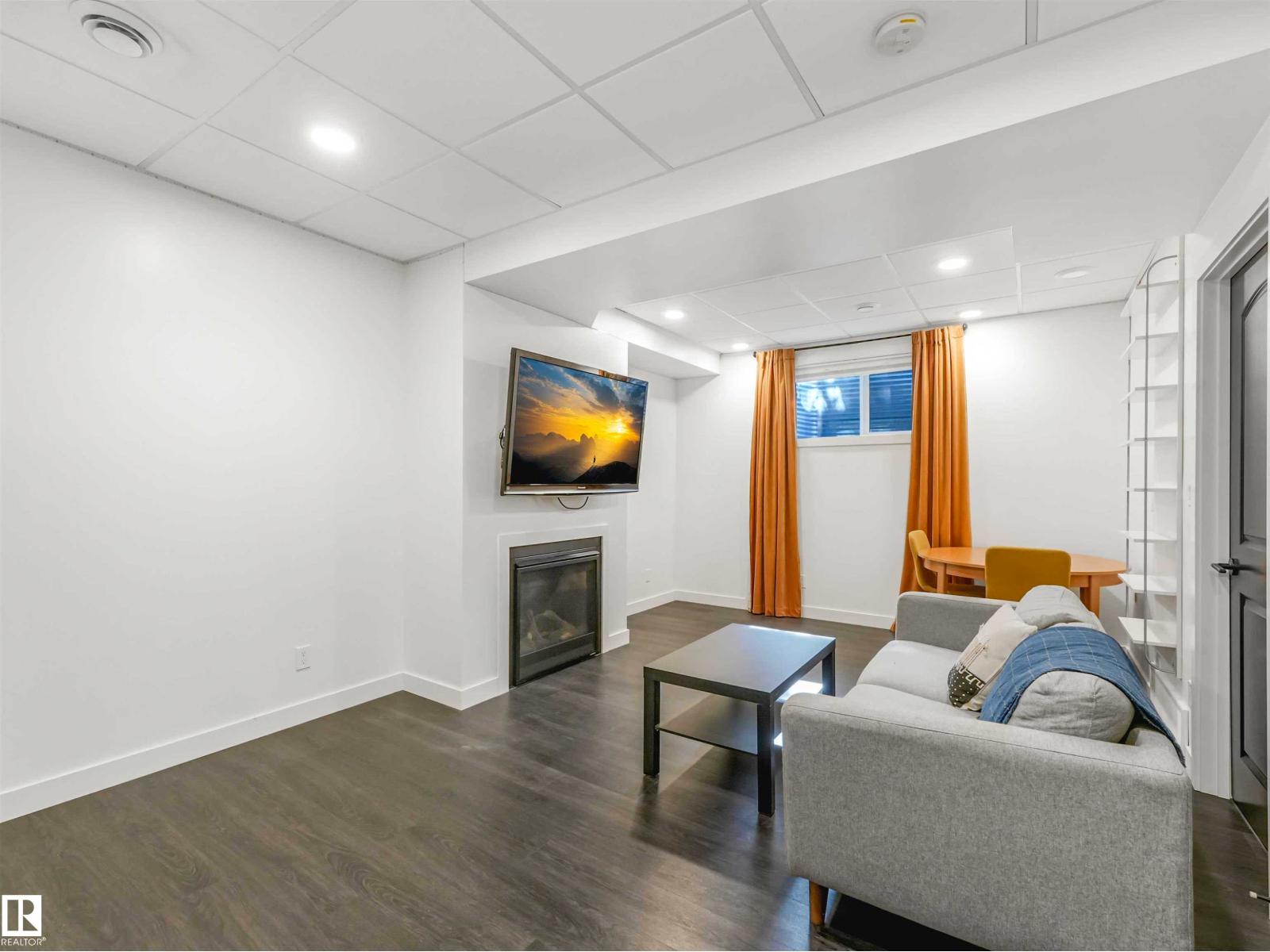 6420 106 ST NW - 41