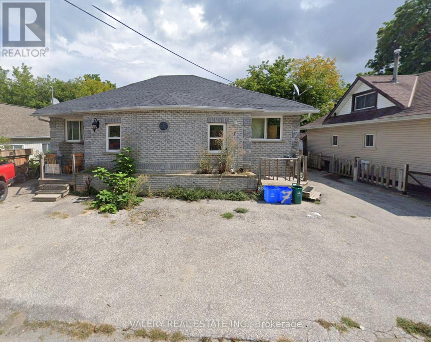 9 RAVENSWOOD DRIVE - 1