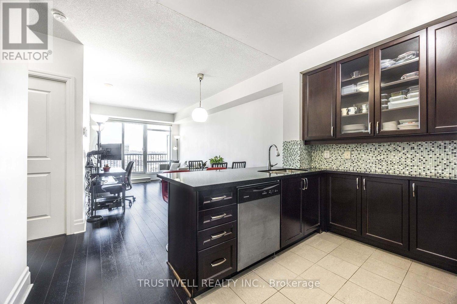 #1207 151 UPPER DUKE CRESCENT - Image 13