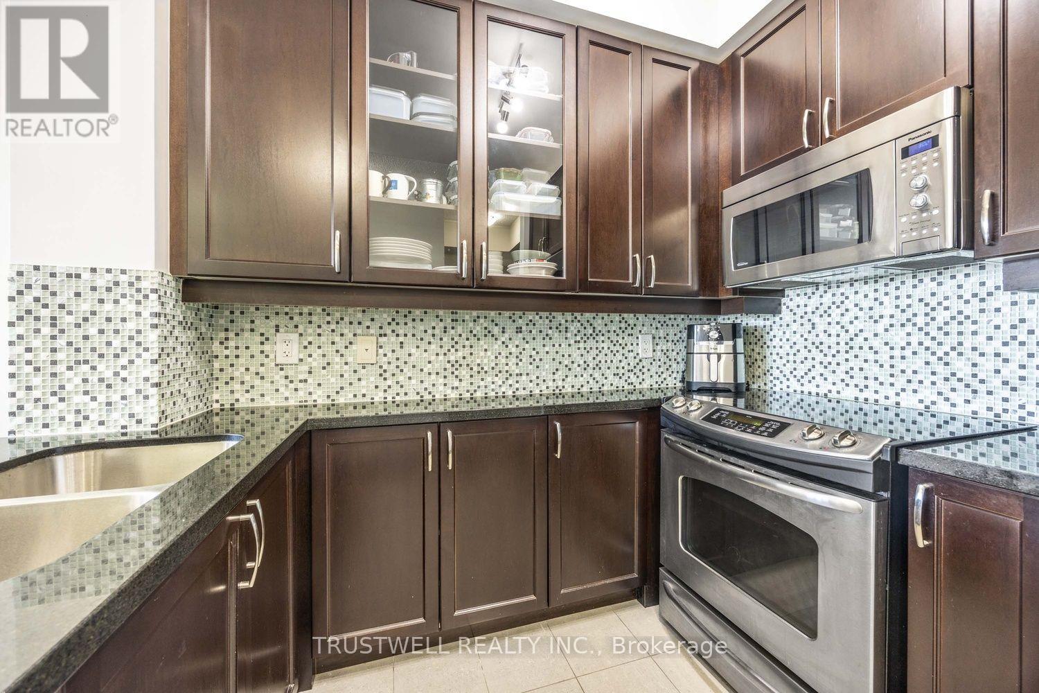 #1207 151 UPPER DUKE CRESCENT - Image 17