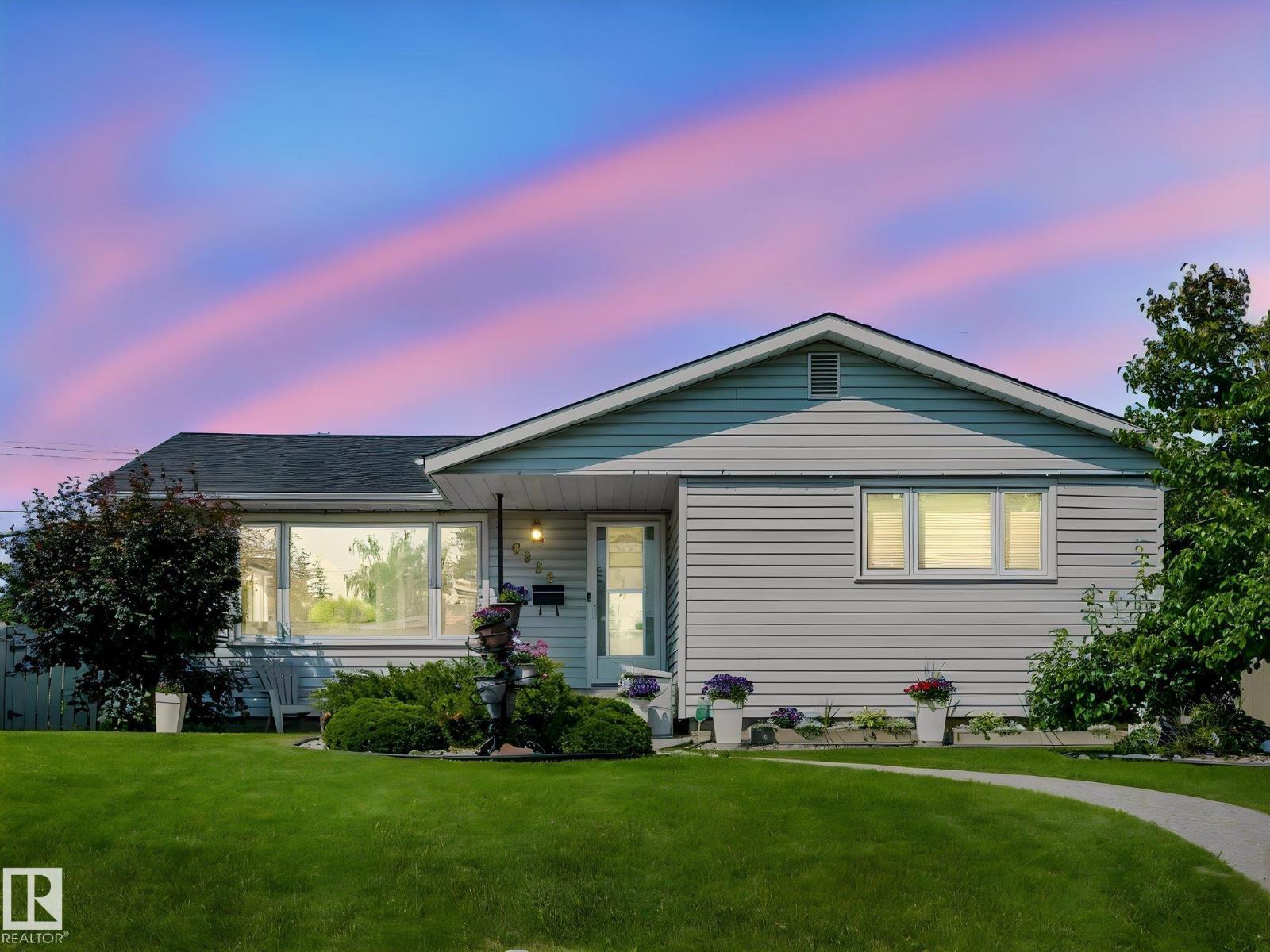 9528 54 ST NW - 1