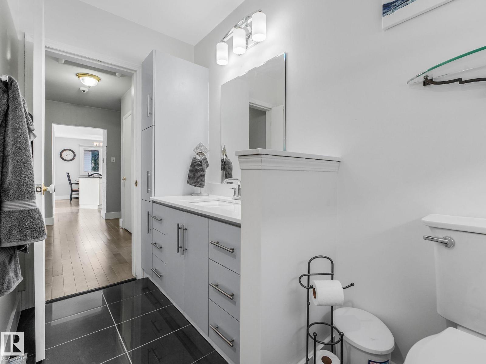9528 54 ST NW - 54