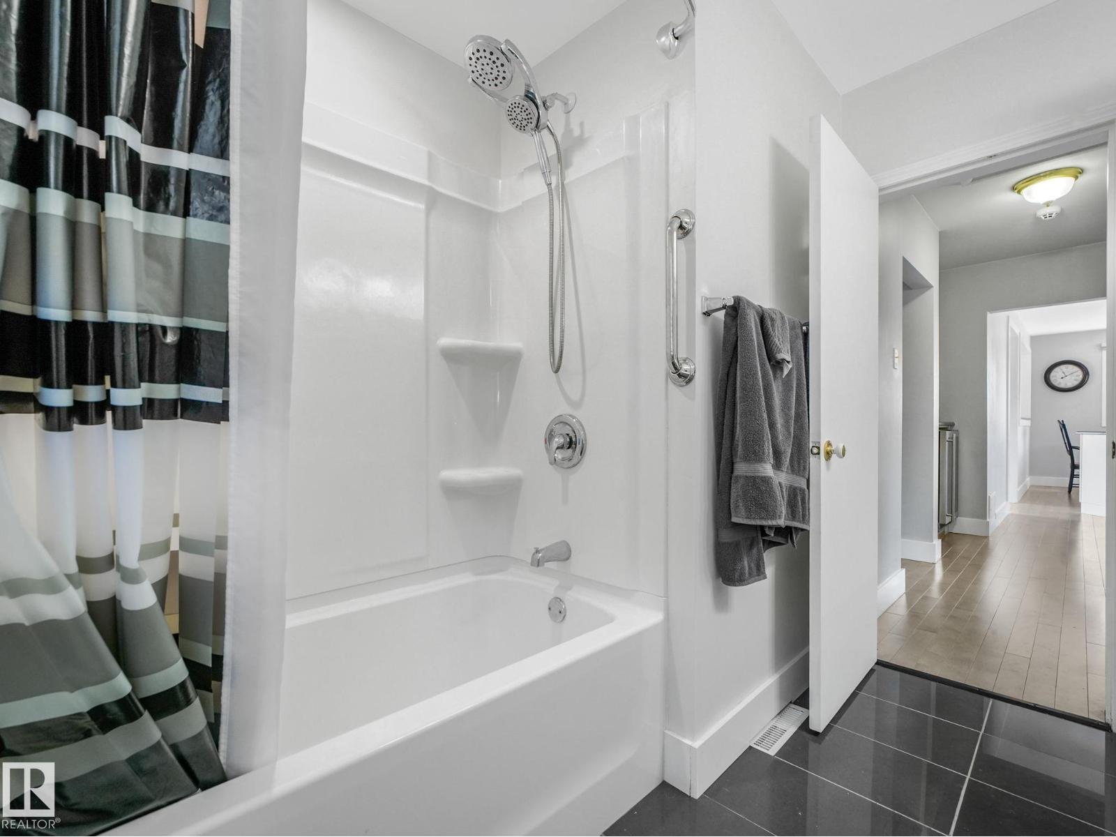 9528 54 ST NW - 55