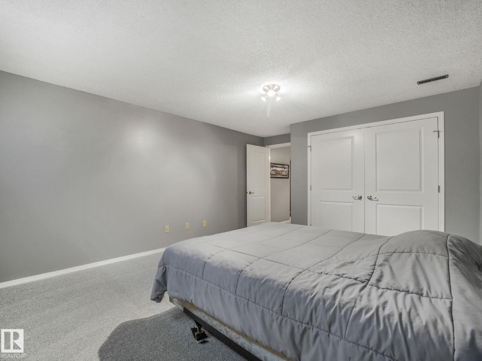 9528 54 ST NW - 61