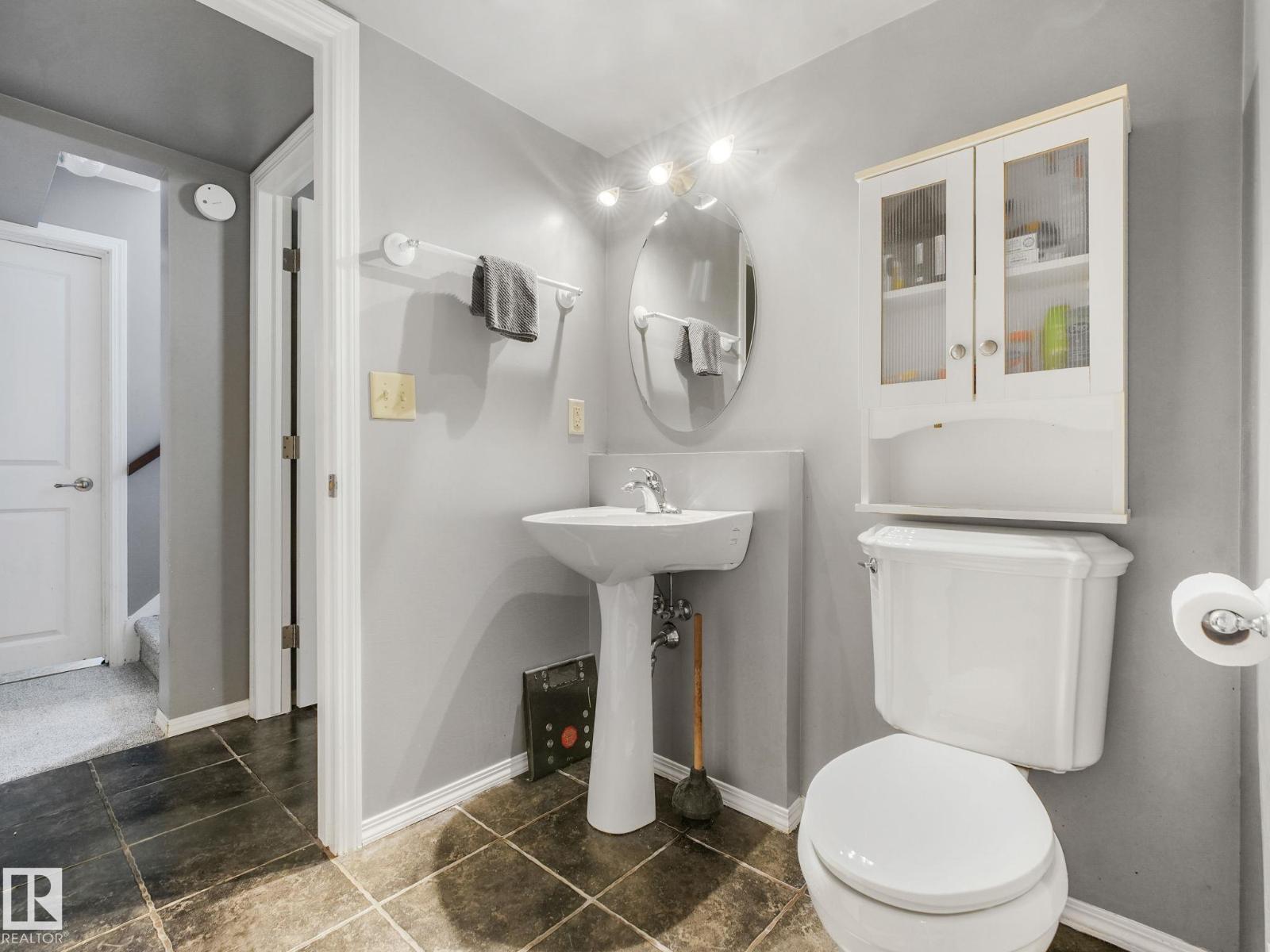 9528 54 ST NW - 63