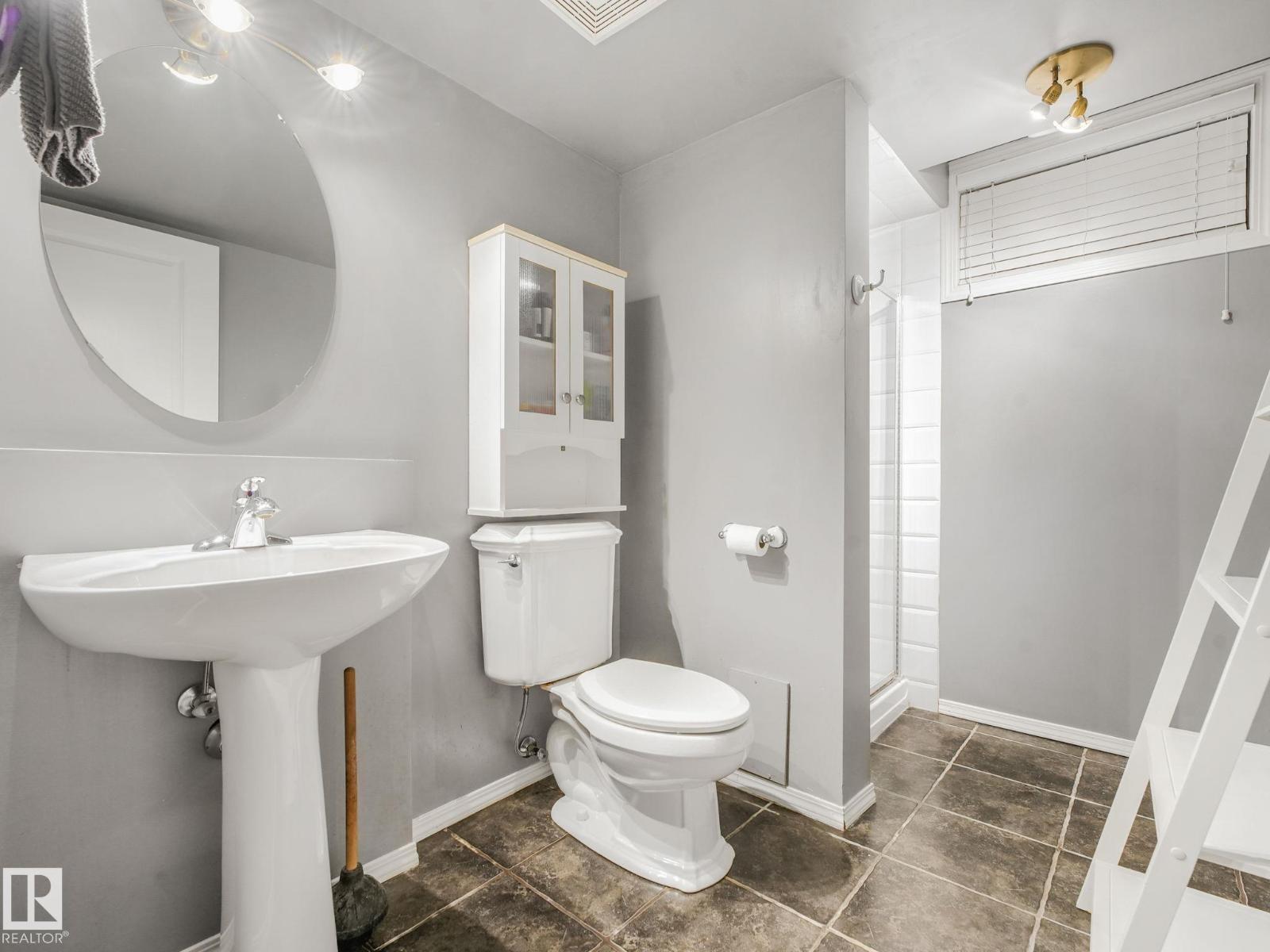 9528 54 ST NW - 62