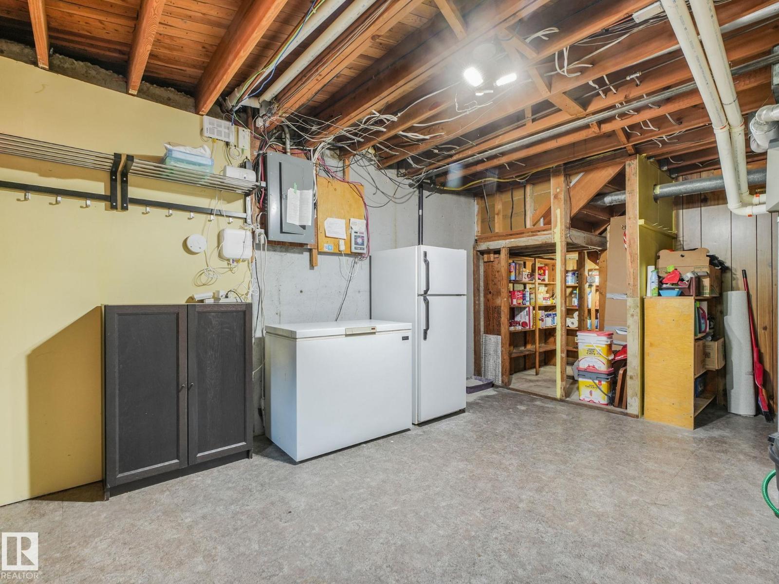 9528 54 ST NW - 66