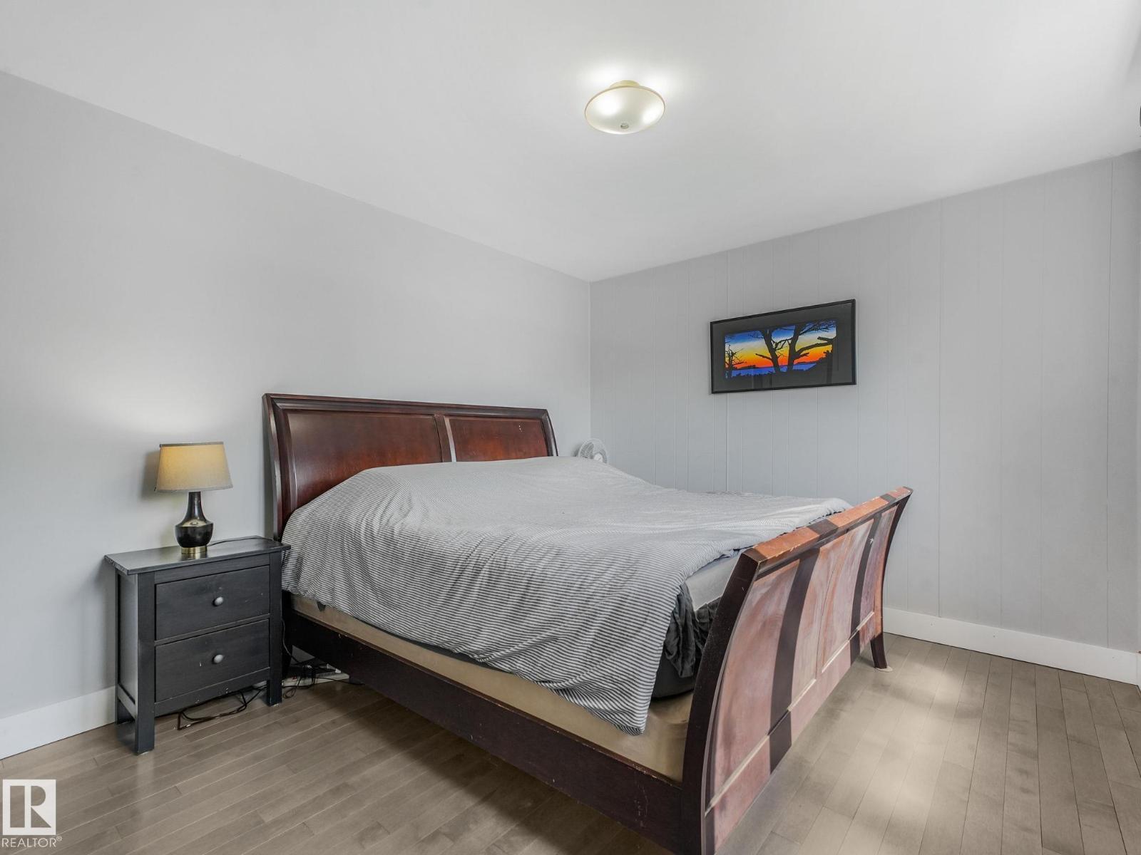 9528 54 ST NW - 48