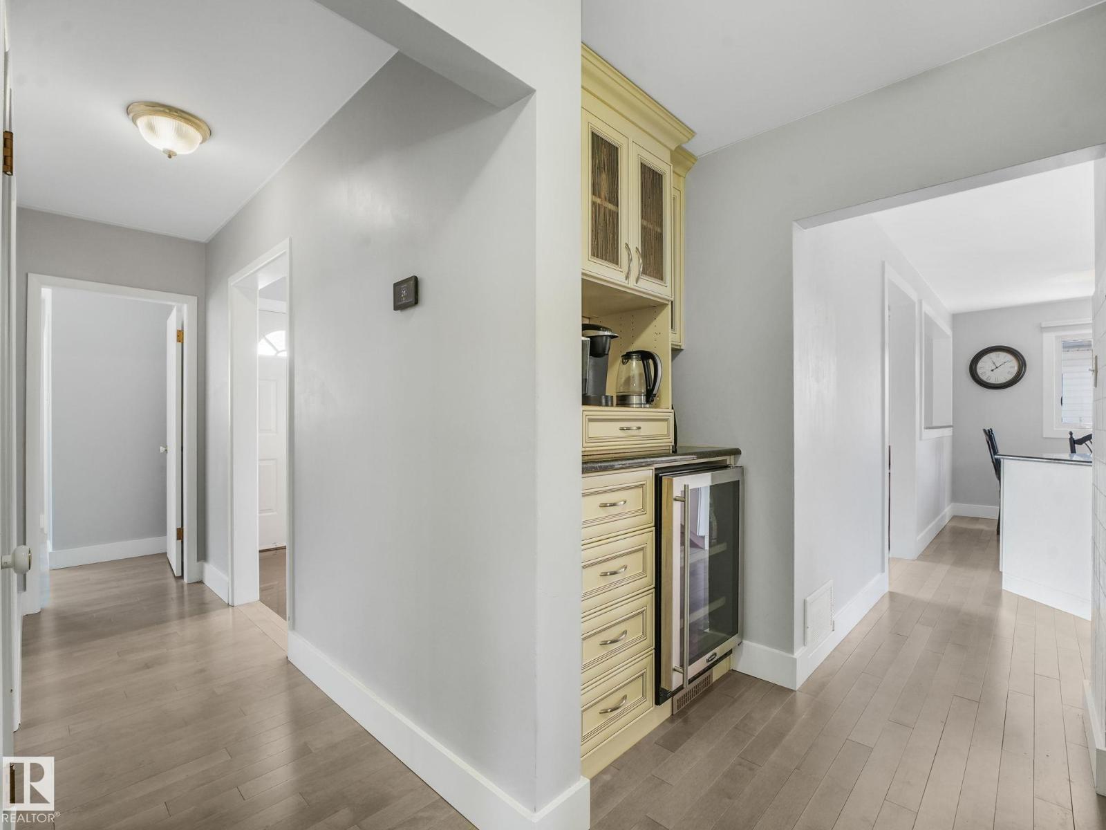 9528 54 ST NW - 52