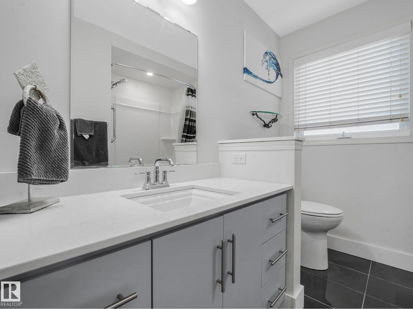 9528 54 ST NW - 53